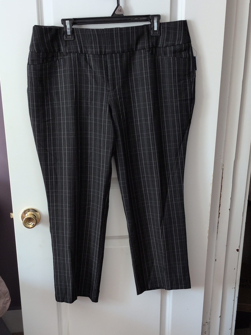 Apt. 9 Black and Gray Plaid Cropped Dress Pants